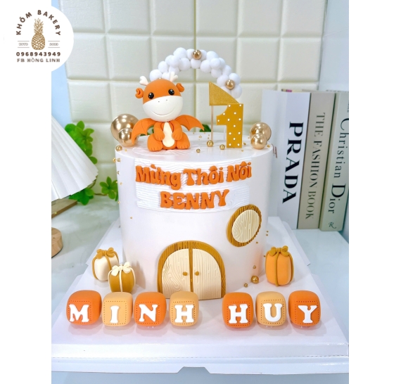Bánh kem thôi nôi dành cho bé trai tone cam 