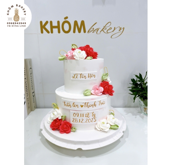 Bánh kem cưới 2 tầng cao cấp tại Khóm Bakery
