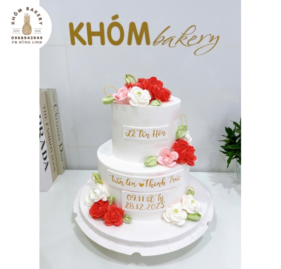 Bánh kem cưới 2 tầng tại trắng đỏ