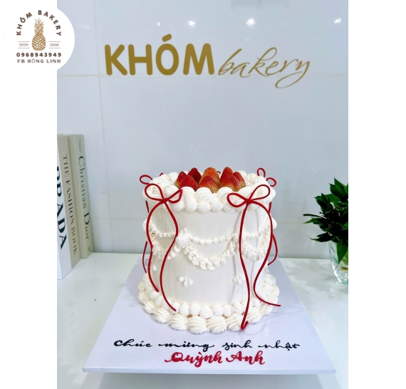 Bánh Kem 2 tầng mix dâu tây 