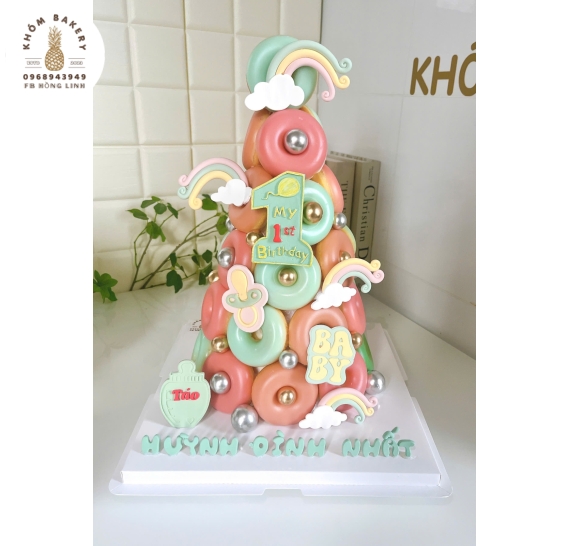 Tháp donut sinh nhật tặng bé trai 