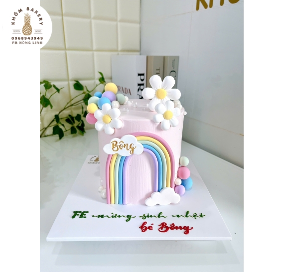 Bánh sinh nhật tạo hình bông hoa cho bé gái 