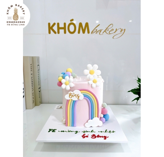 Bánh sinh nhật tạo hình bông hoa cho bé gái 