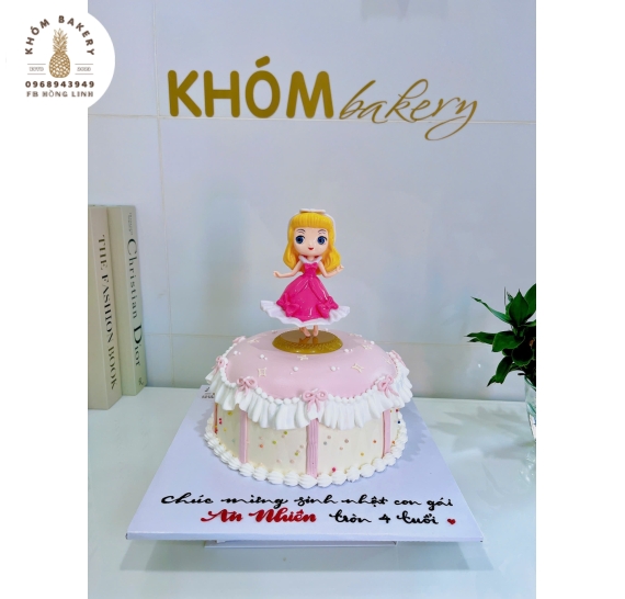 Bánh kem dành cho bé gái size vừa