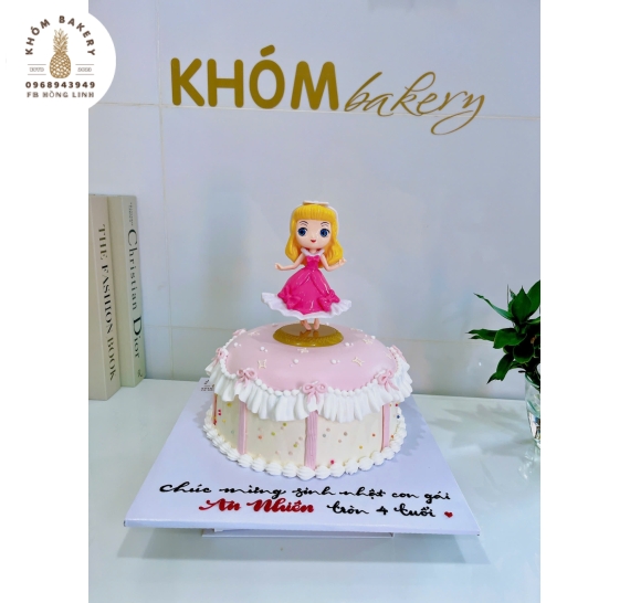 Bánh kem dành cho bé gái size vừa