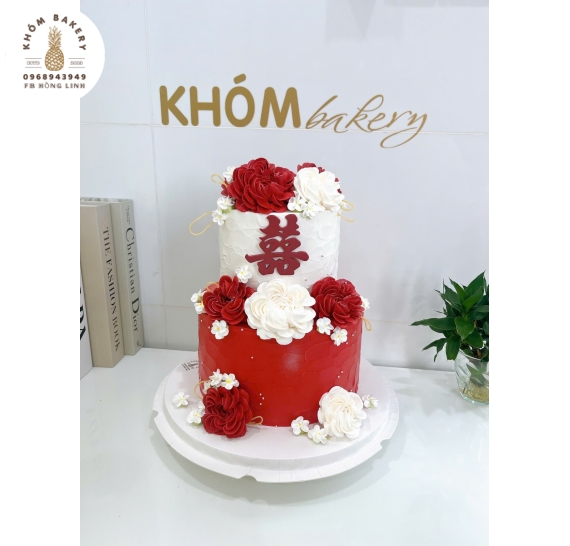 Bánh kem cưới 2 tầng tone đỏ mẫu dành cho ngày cưới
