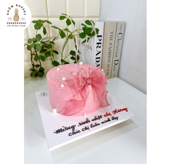 Bánh kem tặng nữ tone hồng kèm nơ hồng