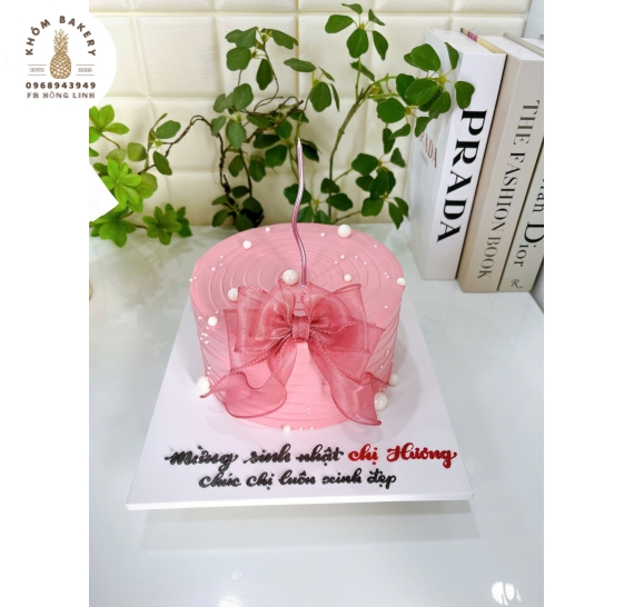 Bánh kem tặng nữ tone hồng kèm nơ hồng