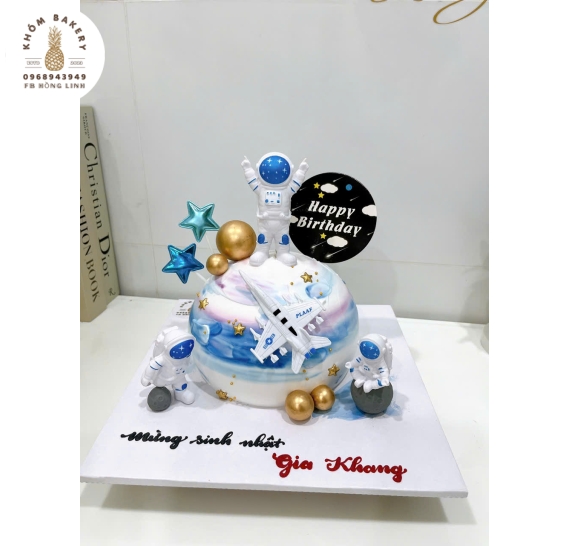 Bánh sinh nhật dành cho bé trai yêu thích phi hành gia