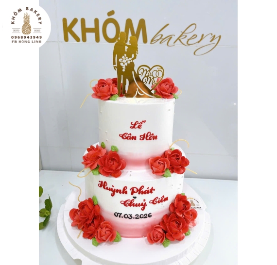 Bánh kem cưới 2 tầng tone đỏ bắt bông hot 2026