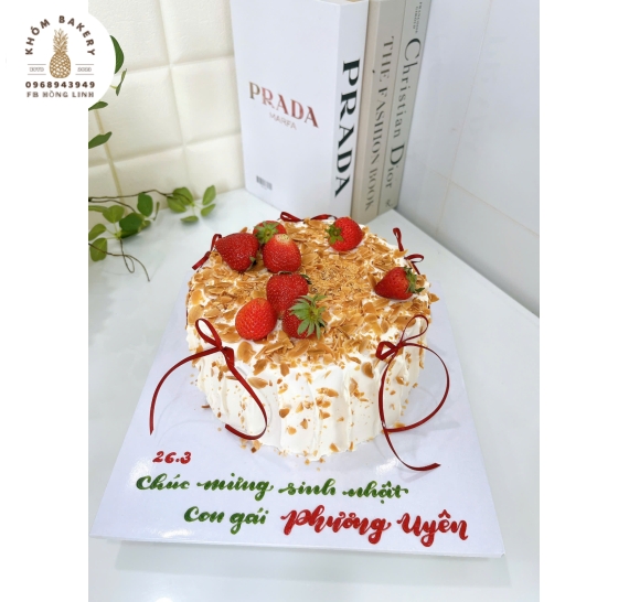 Bánh kem trái cây hot mix dâu tây