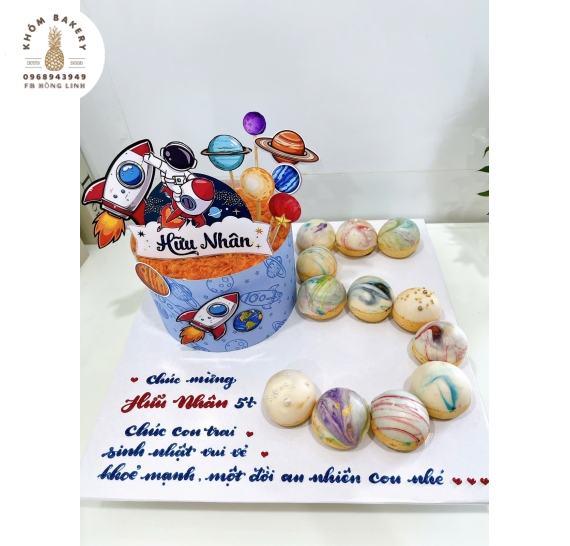 Bánh su kem kèm bánh bông lan trứng muối hot 