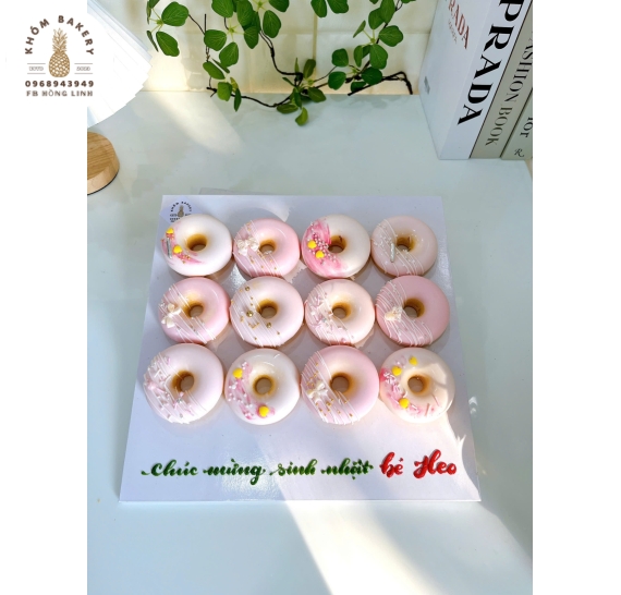 Bánh donut  dành cho bé gái tone hồng mẫu bánh đơn giản