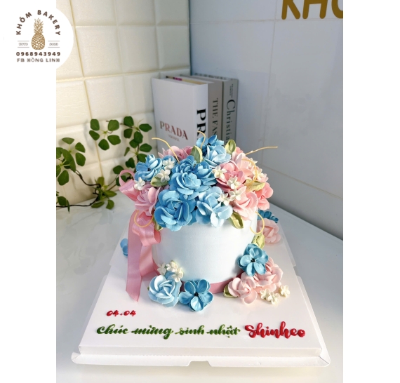 Bánh kem tạo hình hộp hoa đẹp tone xanh dương