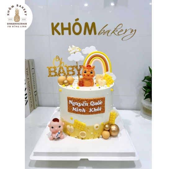 Bánh kem thôi nôi tone cam vàng dành cho bé trai 