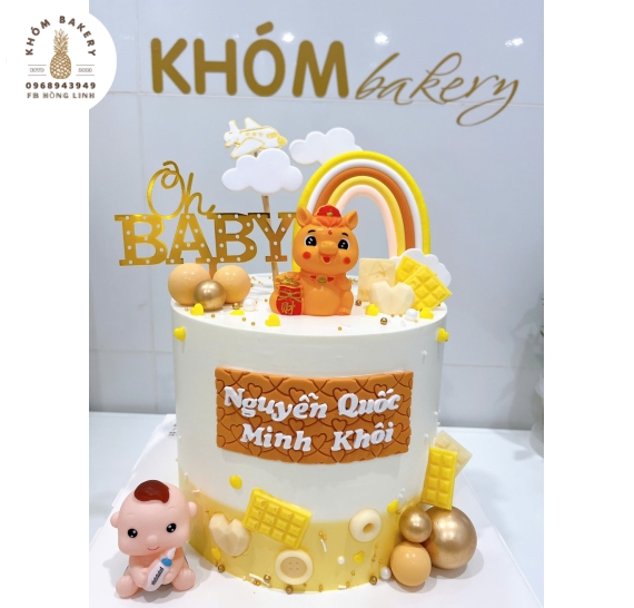 Bánh kem thôi nôi tone cam vàng dành cho bé trai 