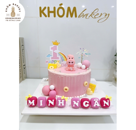 Bánh kem thôi nôi tone hồng dành cho bé gái