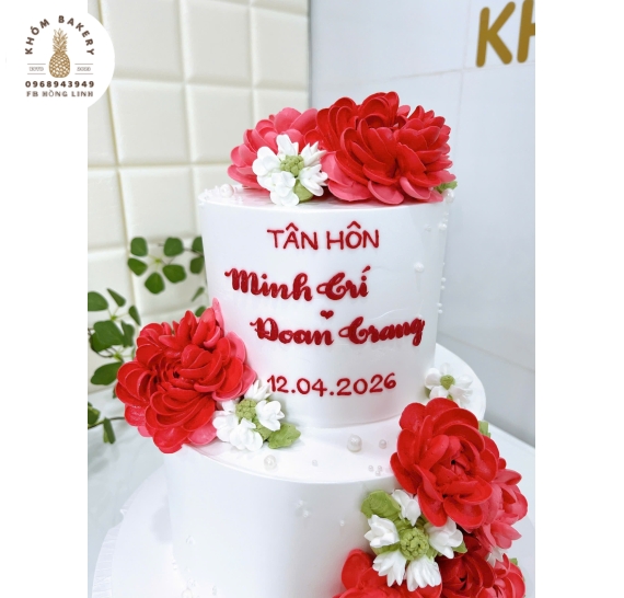 Mẫu bánh kem cưới đẹp 2026 tại Long An tone đỏ đẹp