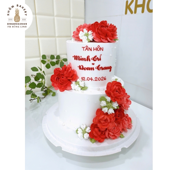Mẫu bánh kem cưới đẹp 2026 tại Long An tone đỏ đẹp