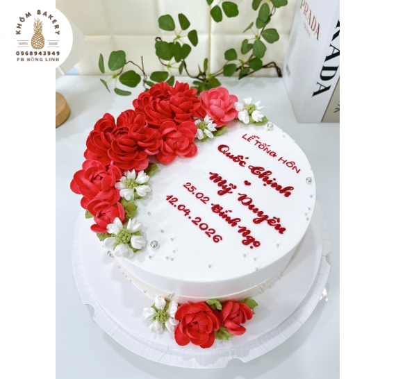 Mẫu bánh kem cưới đẹp 2026 tại Long An hot tone đỏ truyền thống