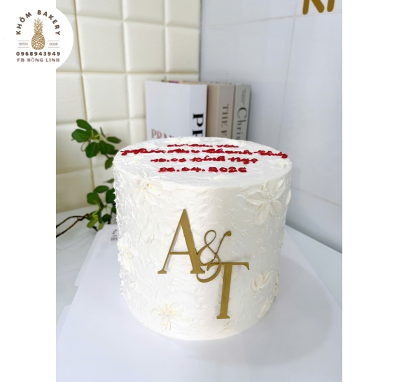 Mẫu bánh kem cao cấp tone trắng 