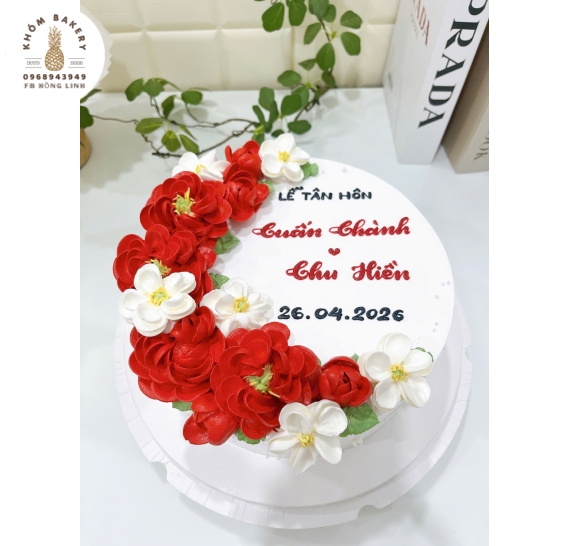 Mẫu bánh kem tone đỏ 1 tầng truyền thống