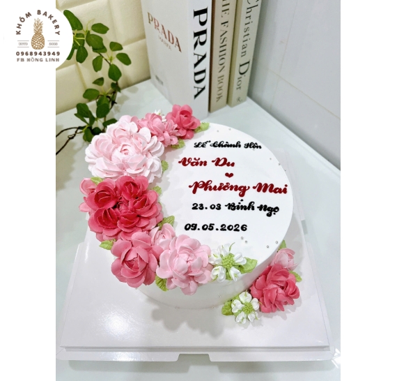 Mẫu bánh kem tone đỏ 1 tầng truyền thống tone đỏ 