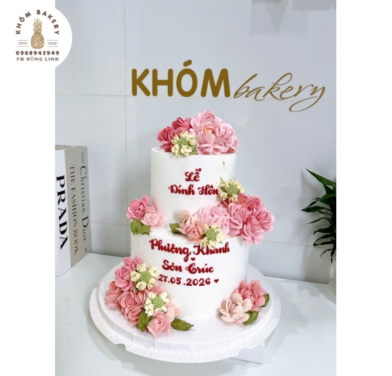 Mẫu bánh kem cưới đẹp cao cấp 2 tầng kết hợp hoa tone hồng 