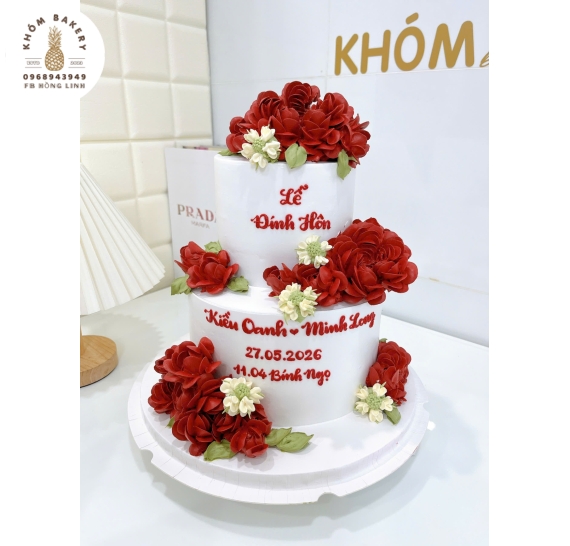 Mẫu bánh kem cưới đẹp cao cấp 2 tầng kết hợp hoa tone đỏ cao cấp
