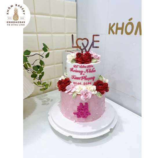 Mẫu bánh kem cưới đẹp cao cấp 2 tầng kết hợp hoa tone hồng kết hợp bắt bông