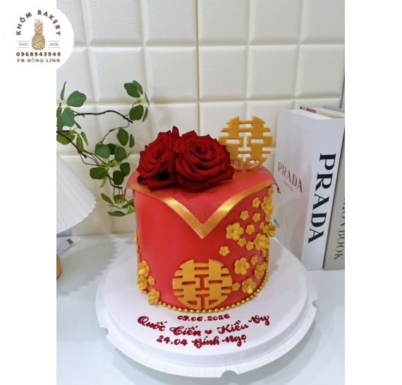Mẫu bánh kem cưới tone đỏ kết hợp hoa tươi siêu hot 