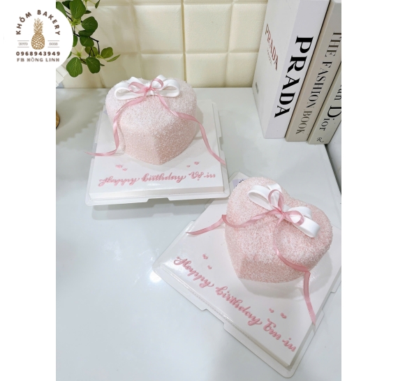 Bánh kem tặng nữ hình trái tim 