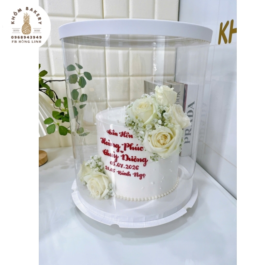 Mẫu bánh kem cưới kết hợp hoa tươi tone hồng 